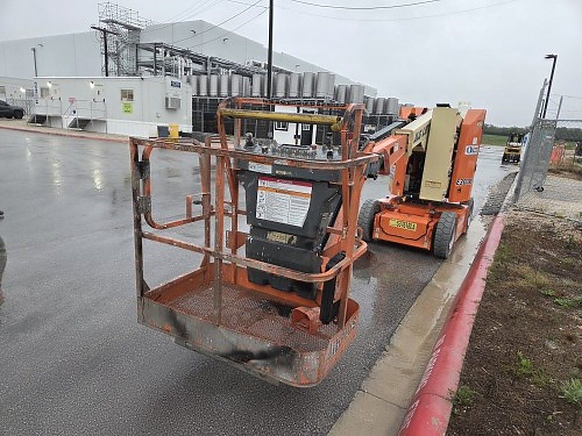 JLG E300AJP photo 5