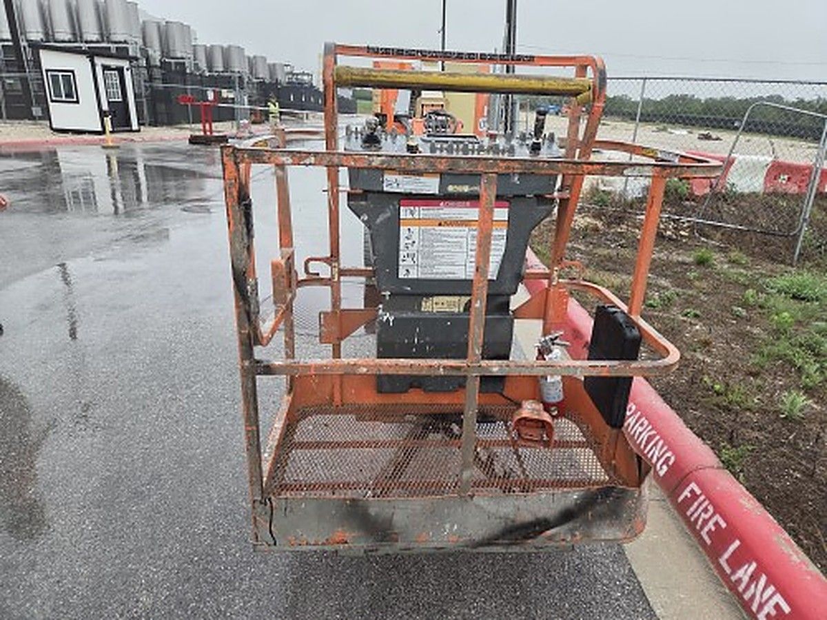 JLG E300AJP photo 8