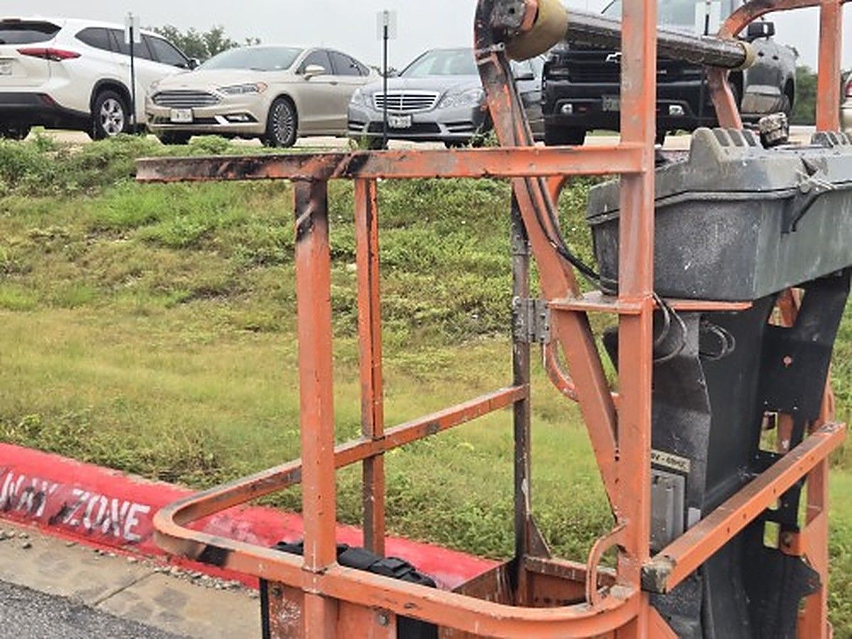 JLG E300AJP photo 9