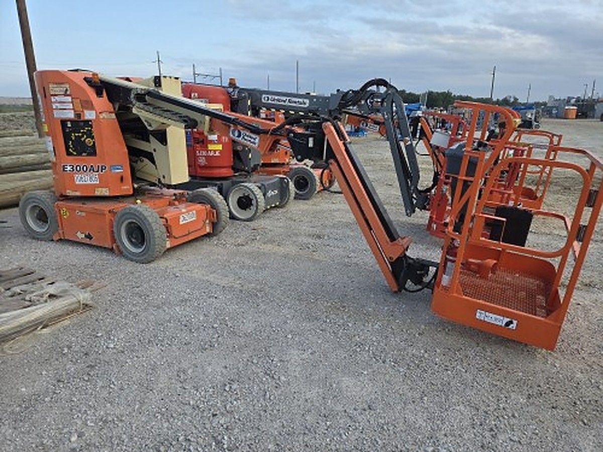 JLG E300AJP EE photo 3