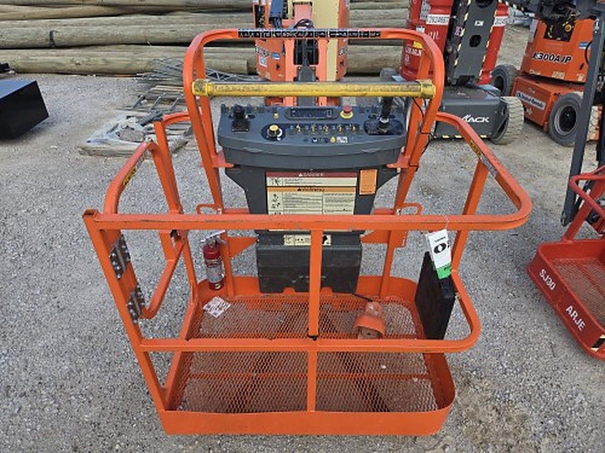 JLG E300AJP EE photo 9