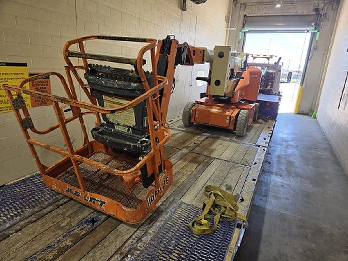 JLG E400AJPN photo 2