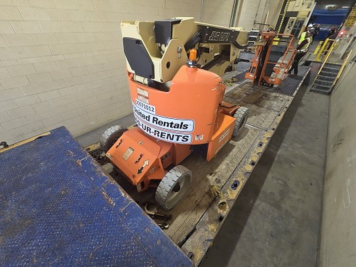 JLG E400AJPN photo 4