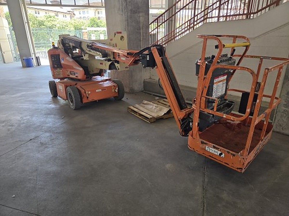 JLG E400AJPN photo 3