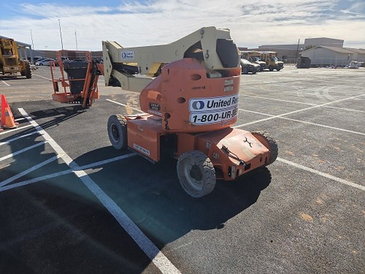 JLG E400AJPN photo 2