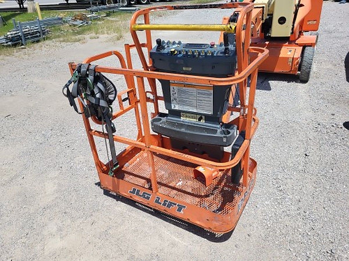 JLG E400AJPN photo 3