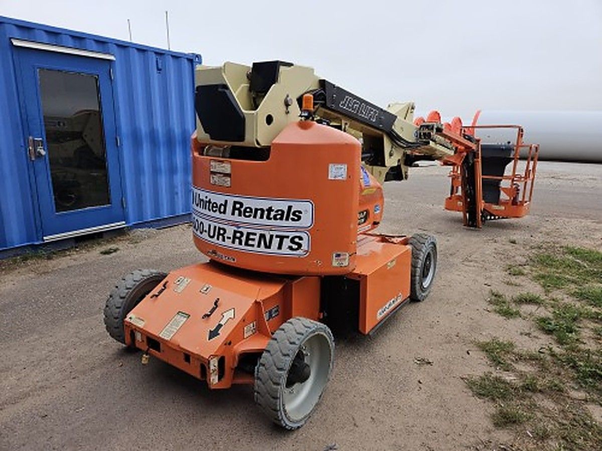 JLG E400AJPN photo 2