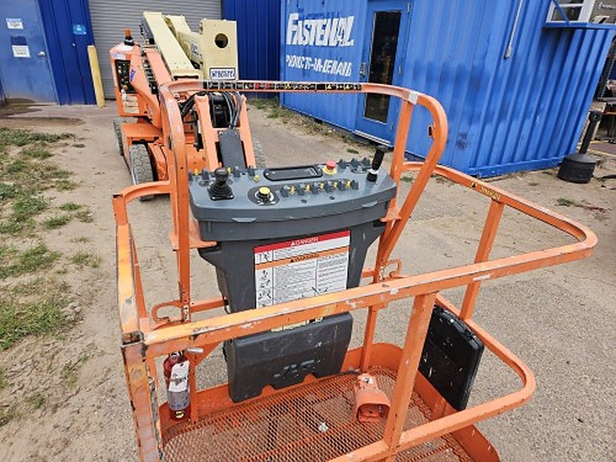 JLG E400AJPN photo 4
