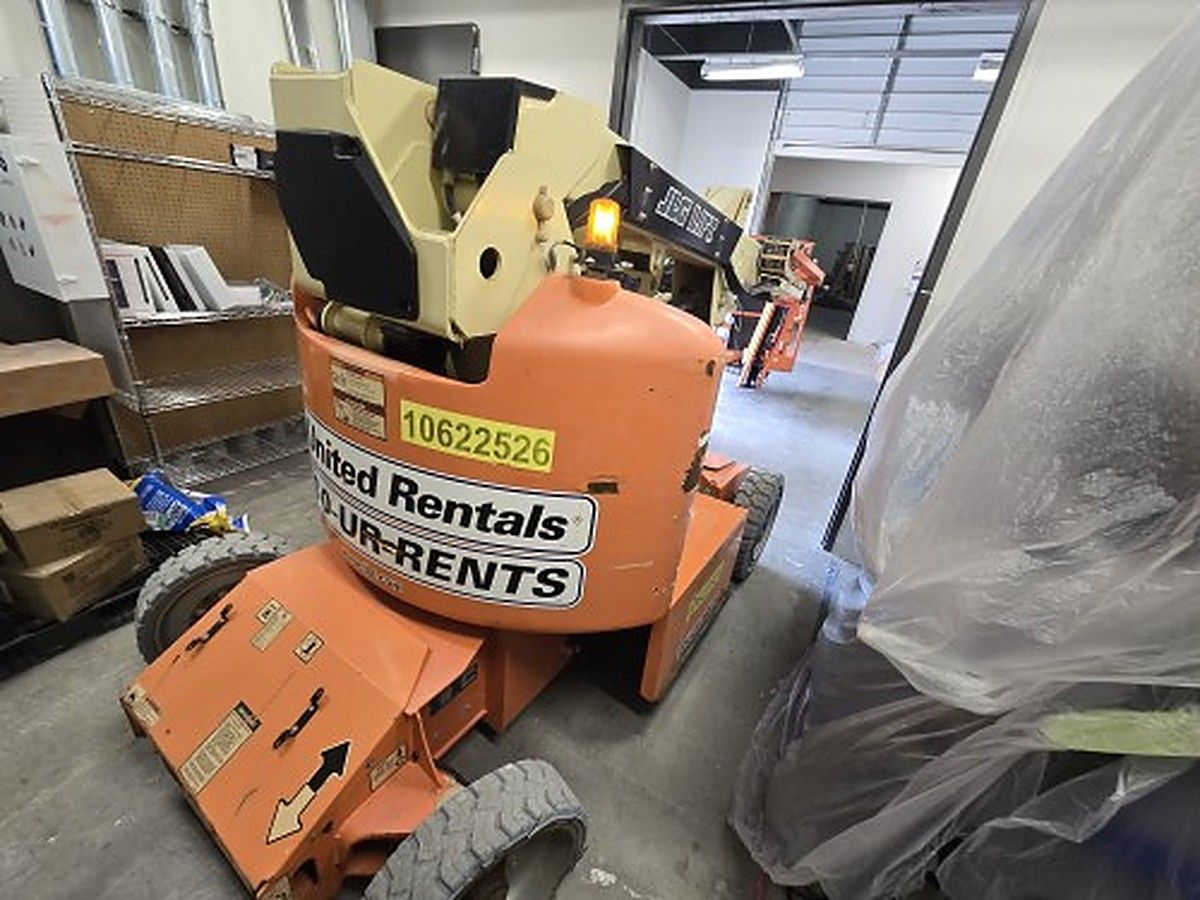 JLG E400AJPN photo 2