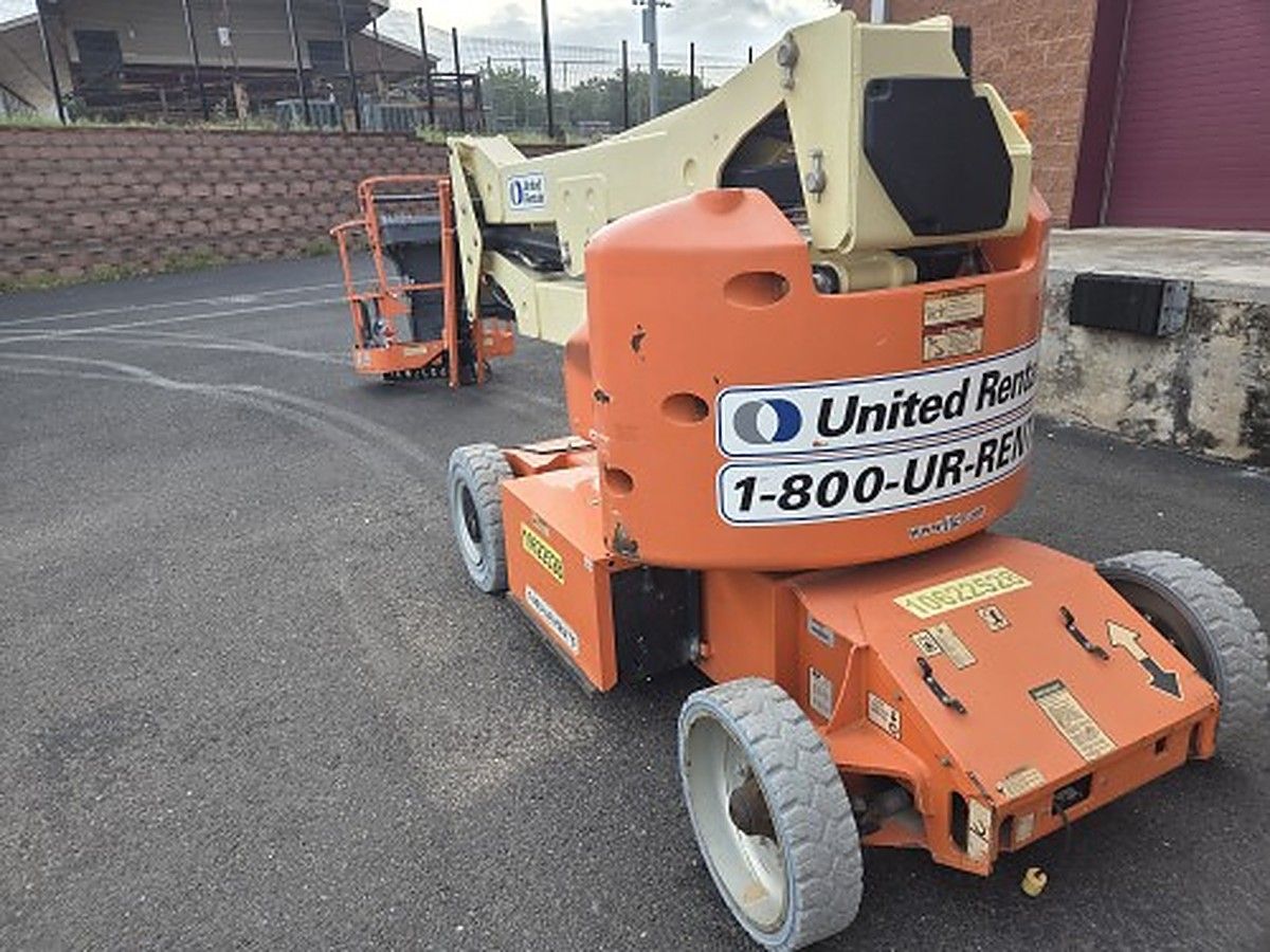 JLG E400AJPN photo 3