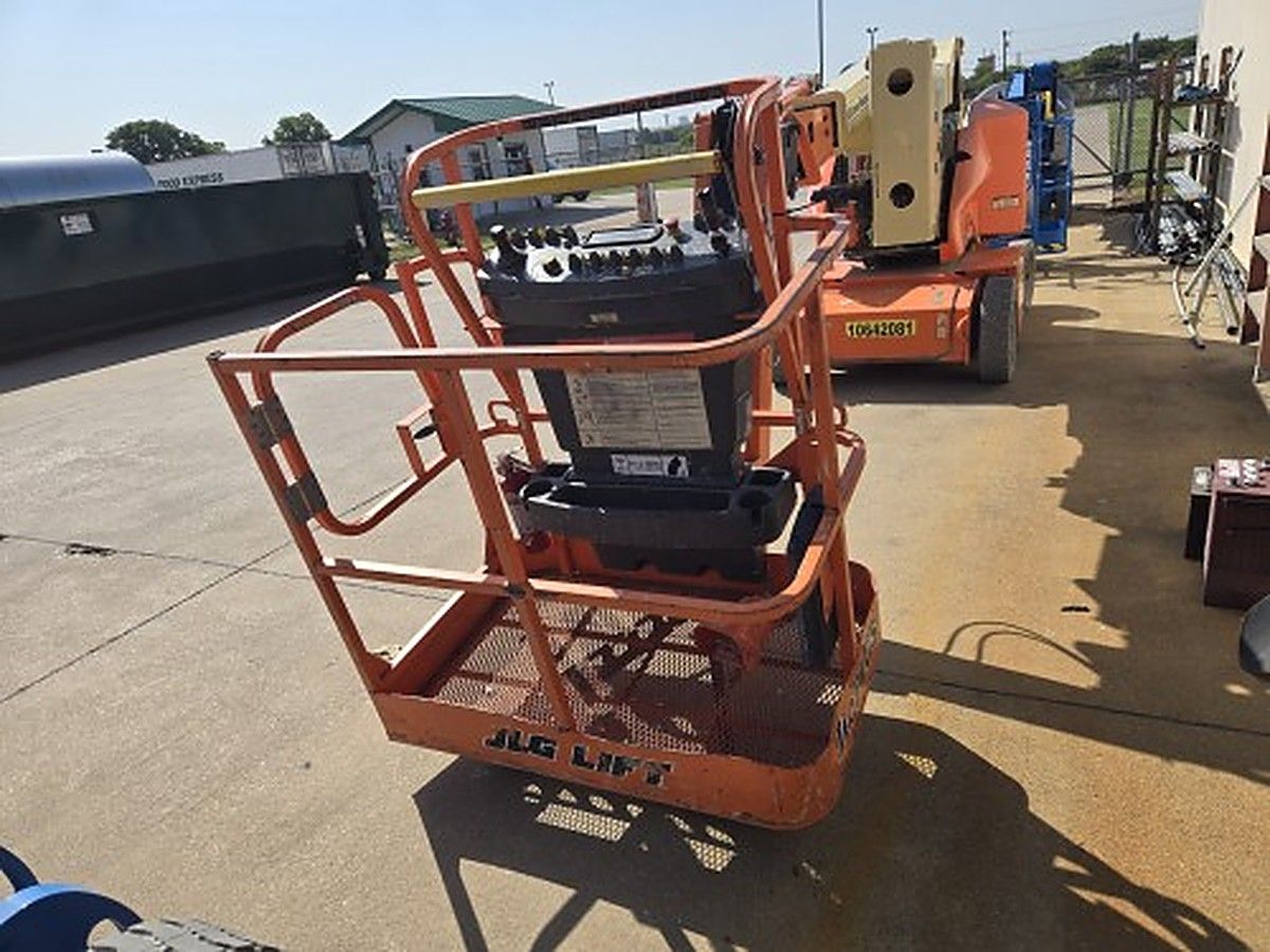 JLG E400AJPN photo 2