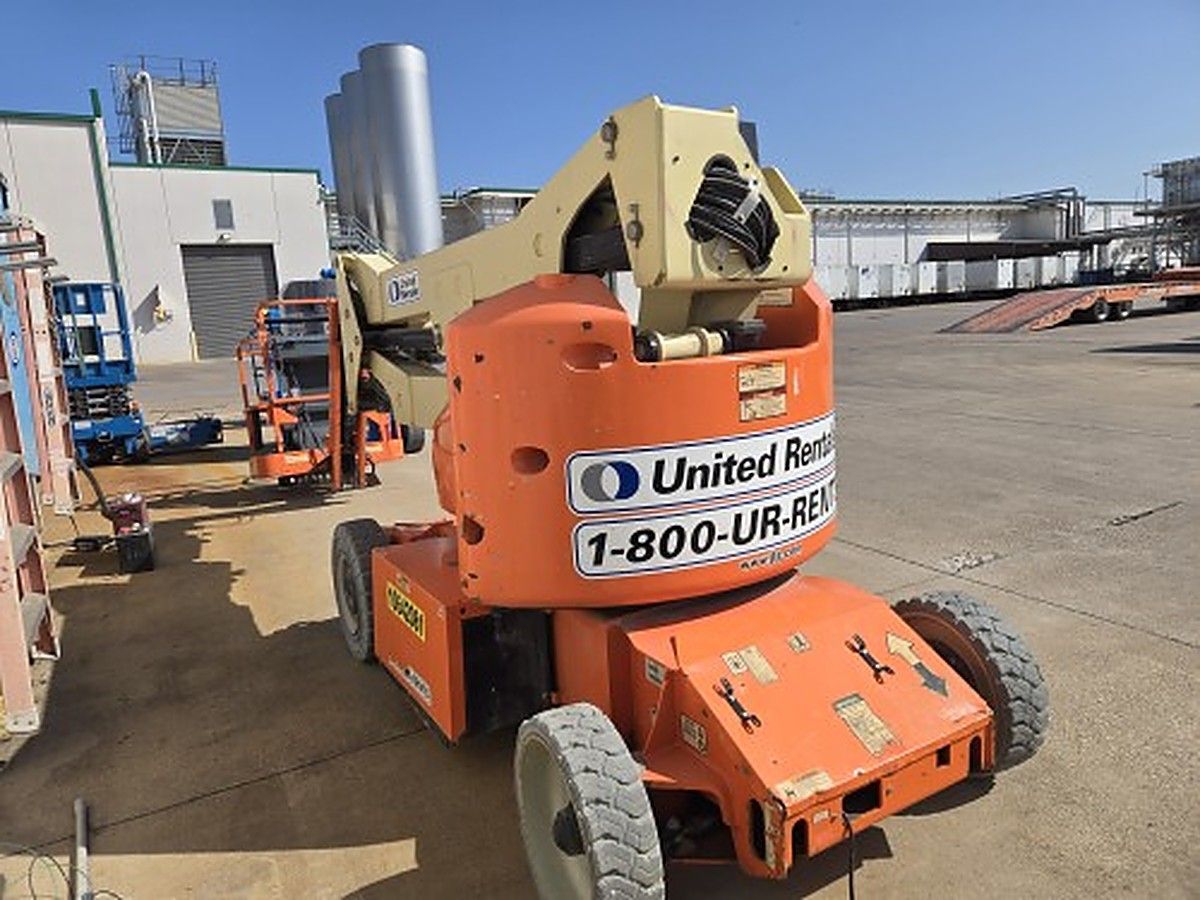 JLG E400AJPN photo 3