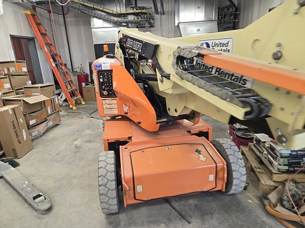 JLG E400AJPN photo 3
