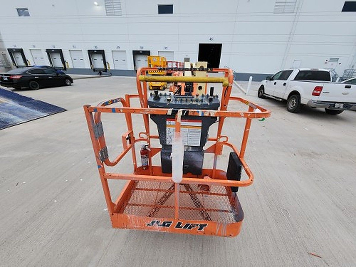 JLG E400AJPN photo 4