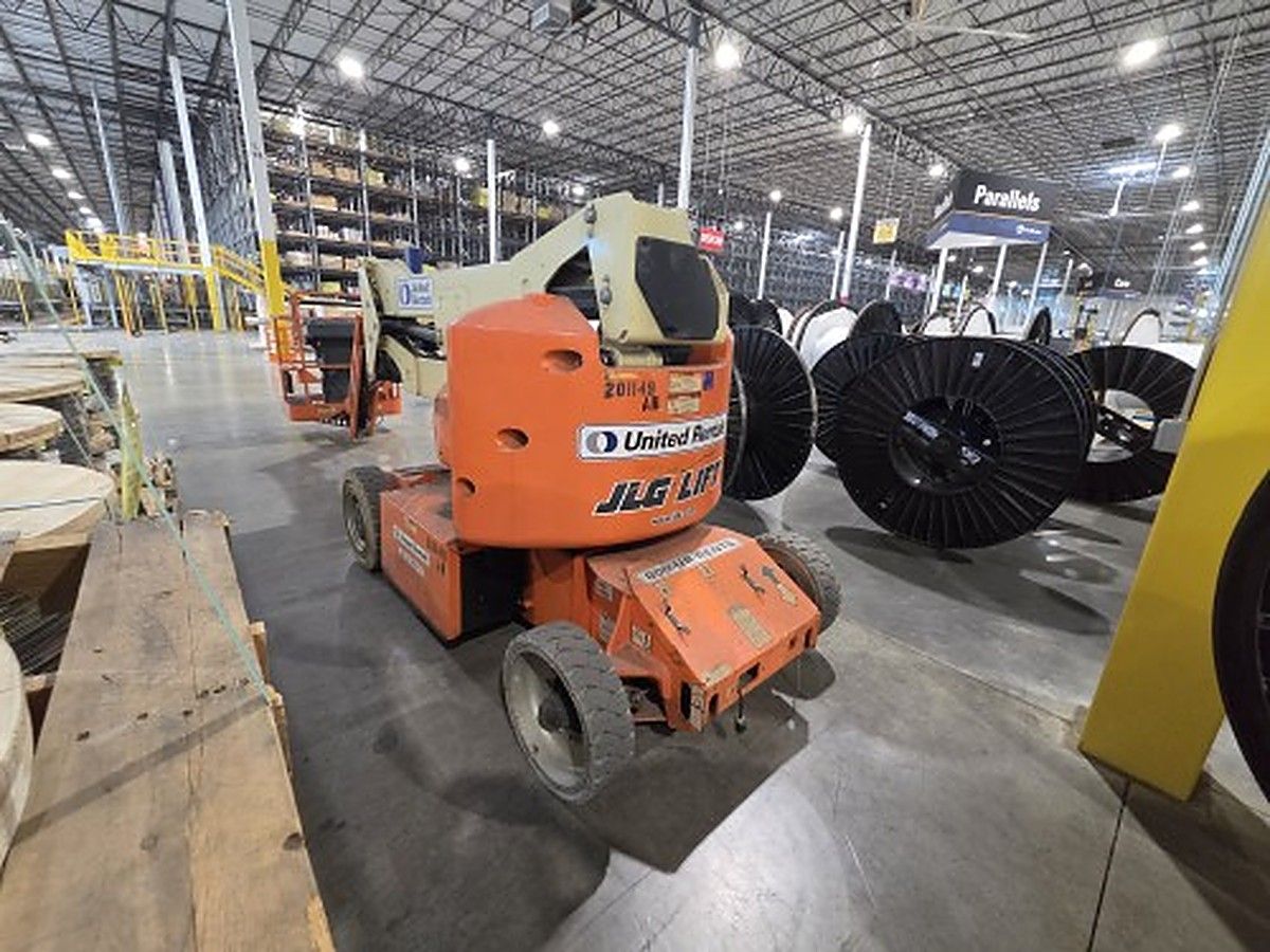JLG E400AJPN photo 7