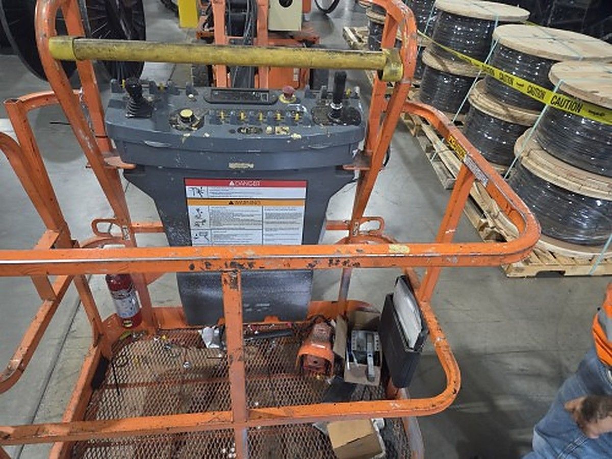 JLG E400AJPN photo 10