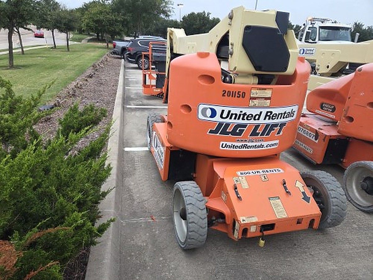 JLG E400AJPN photo 2