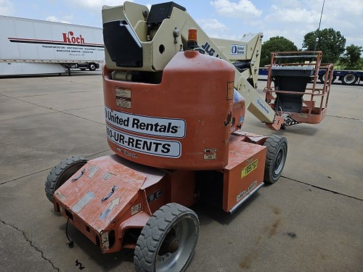 JLG E400AN photo 2