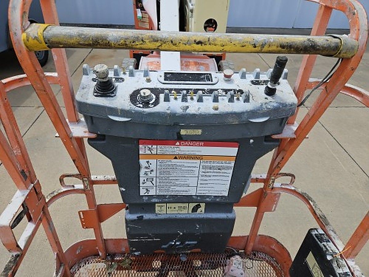 JLG E400AN photo 4
