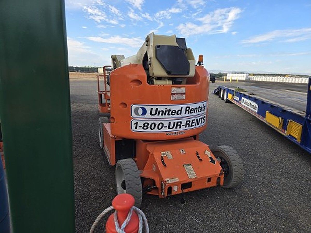 JLG E400AN photo 3