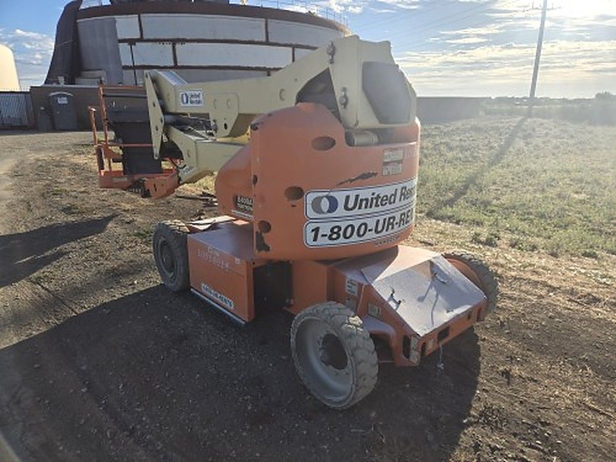 JLG E400AN photo 2