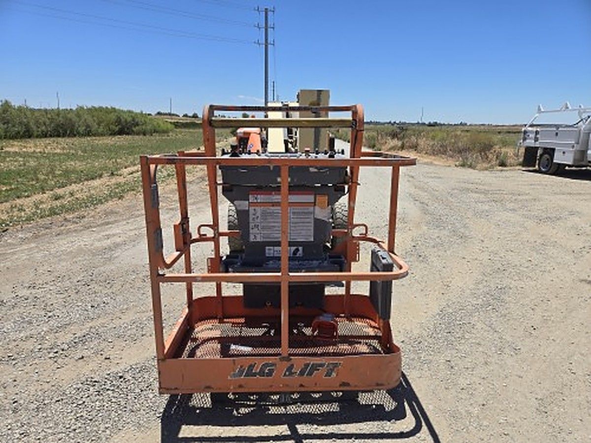 JLG E400AN photo 3