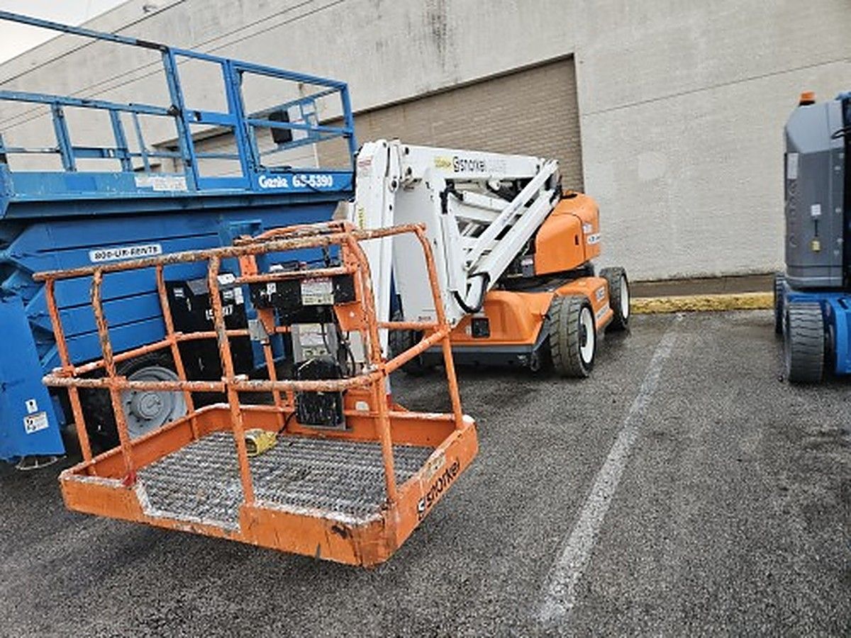 JLG E450AJ photo 3