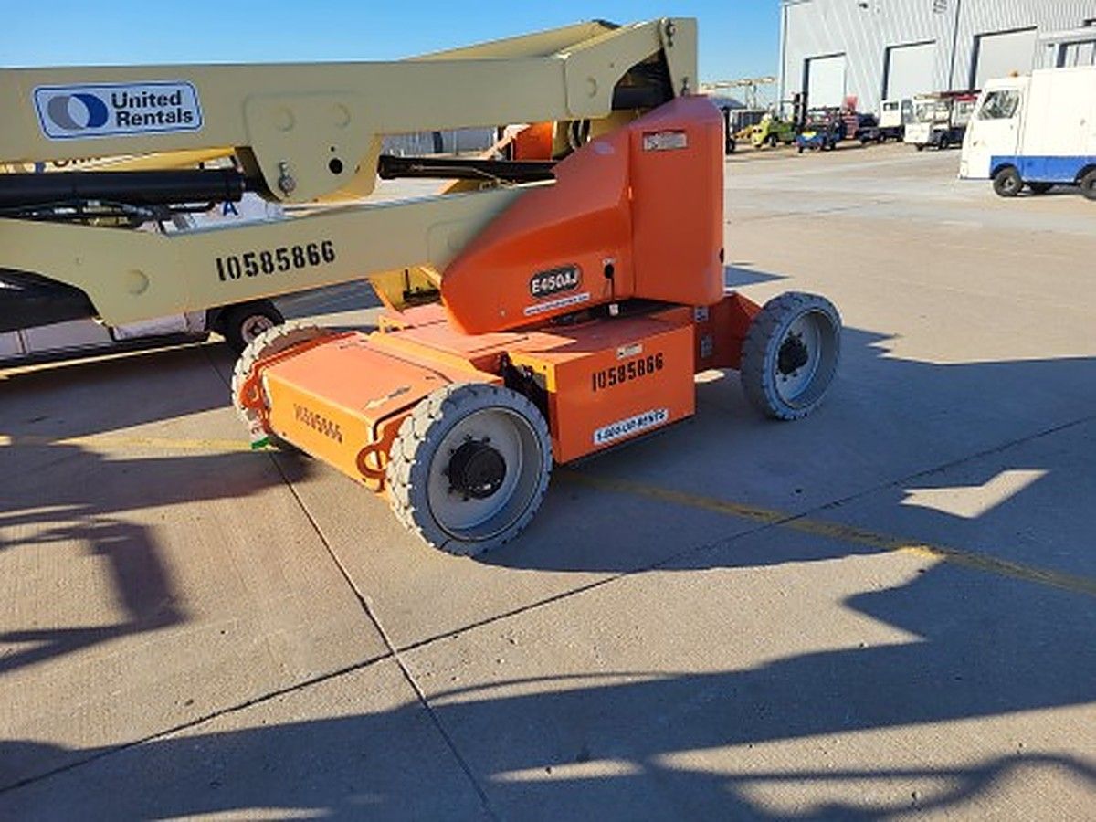 JLG E450AJ photo 2