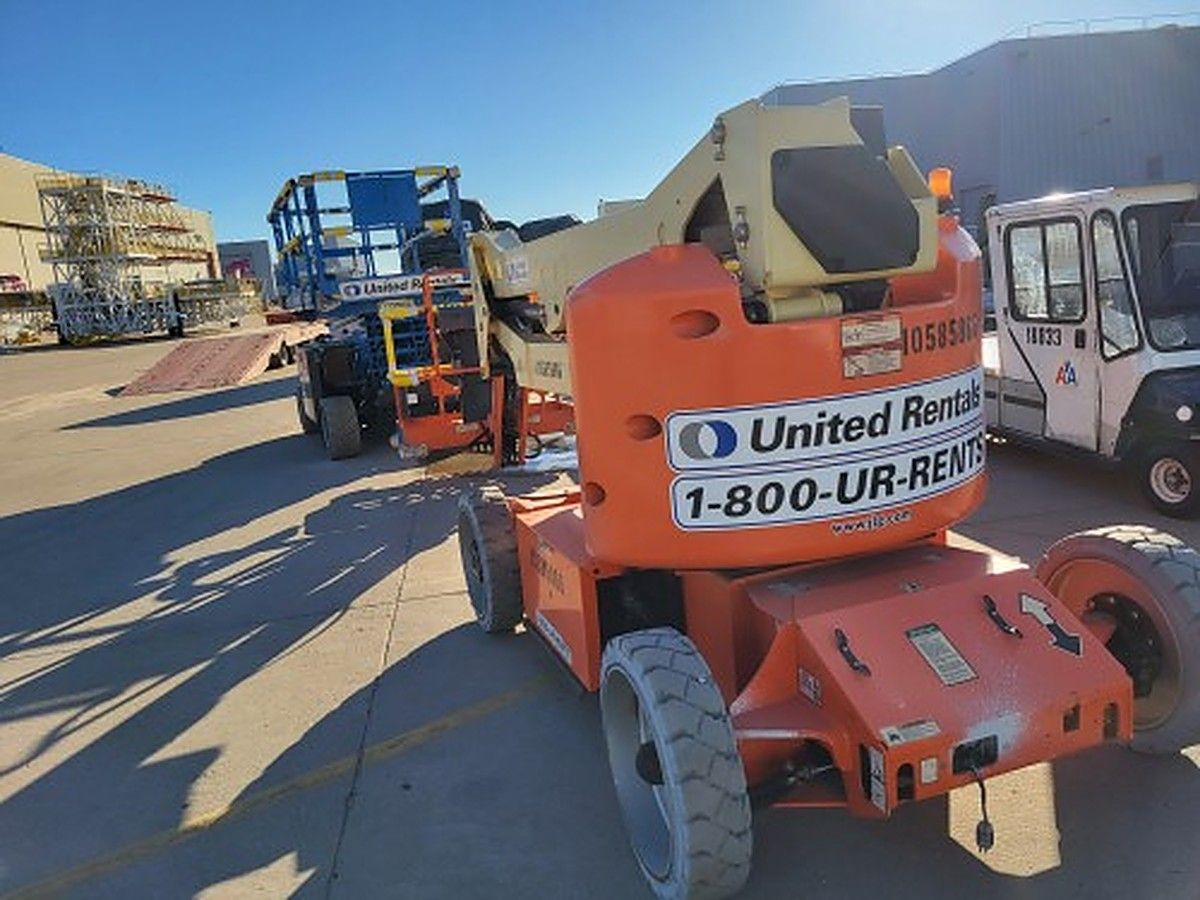 JLG E450AJ photo 4