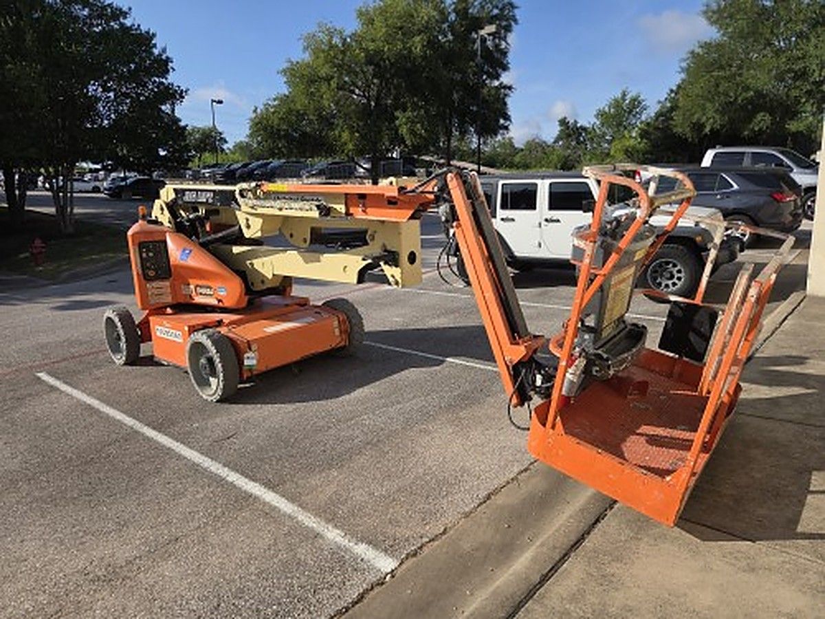 JLG E450AJ photo 9
