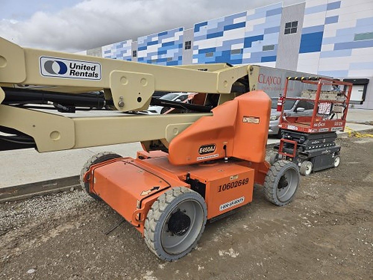 JLG E450AJ photo 2