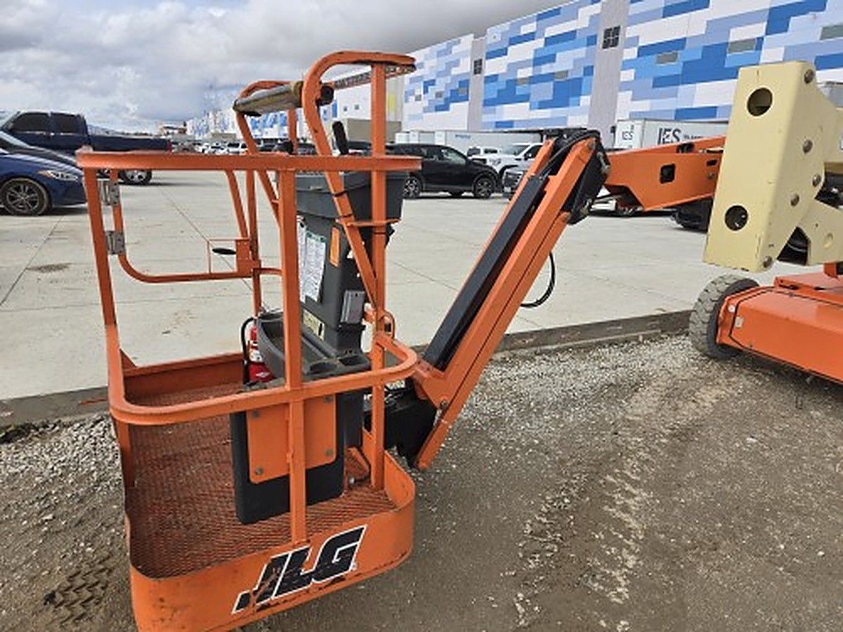 JLG E450AJ photo 3