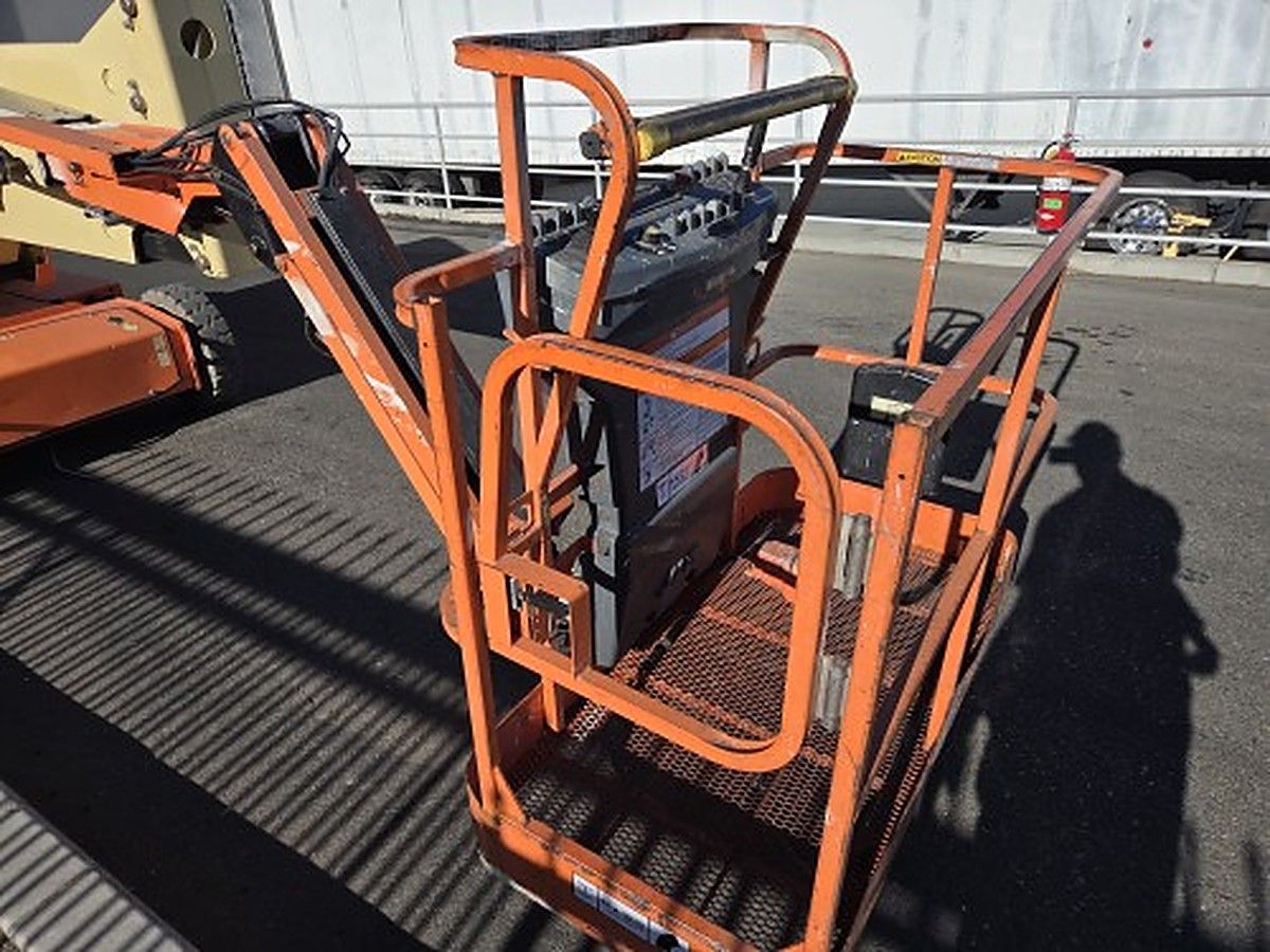 JLG E450AJ photo 2