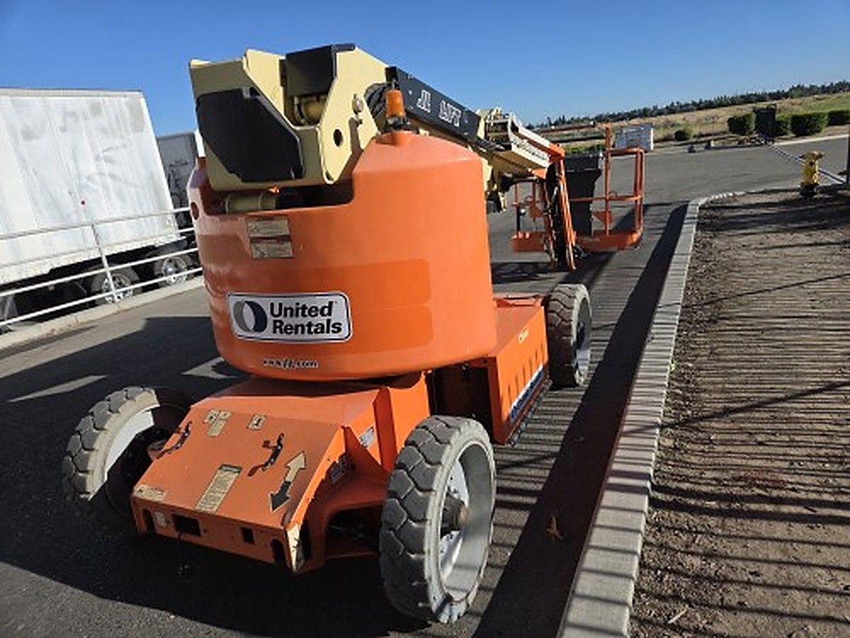 JLG E450AJ photo 5