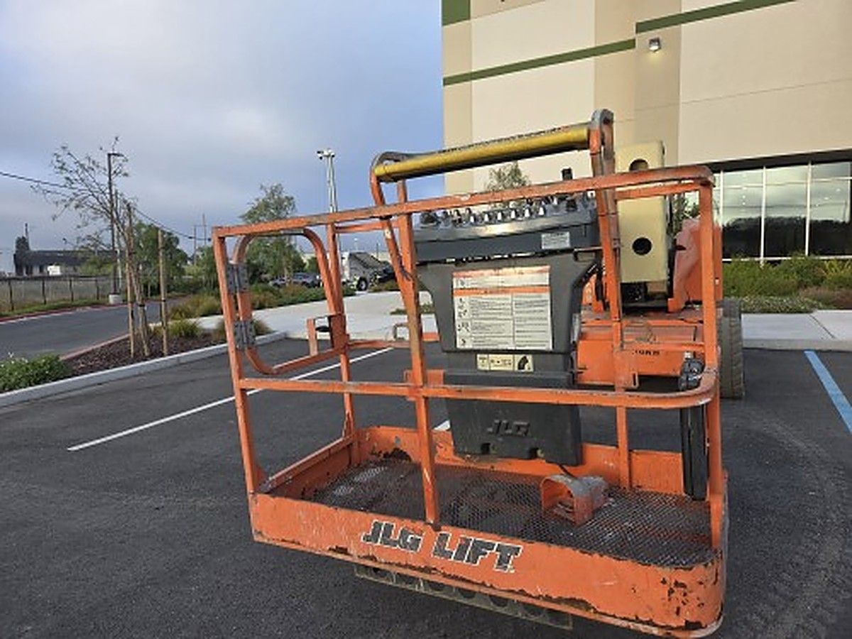 JLG E450AJ photo 3