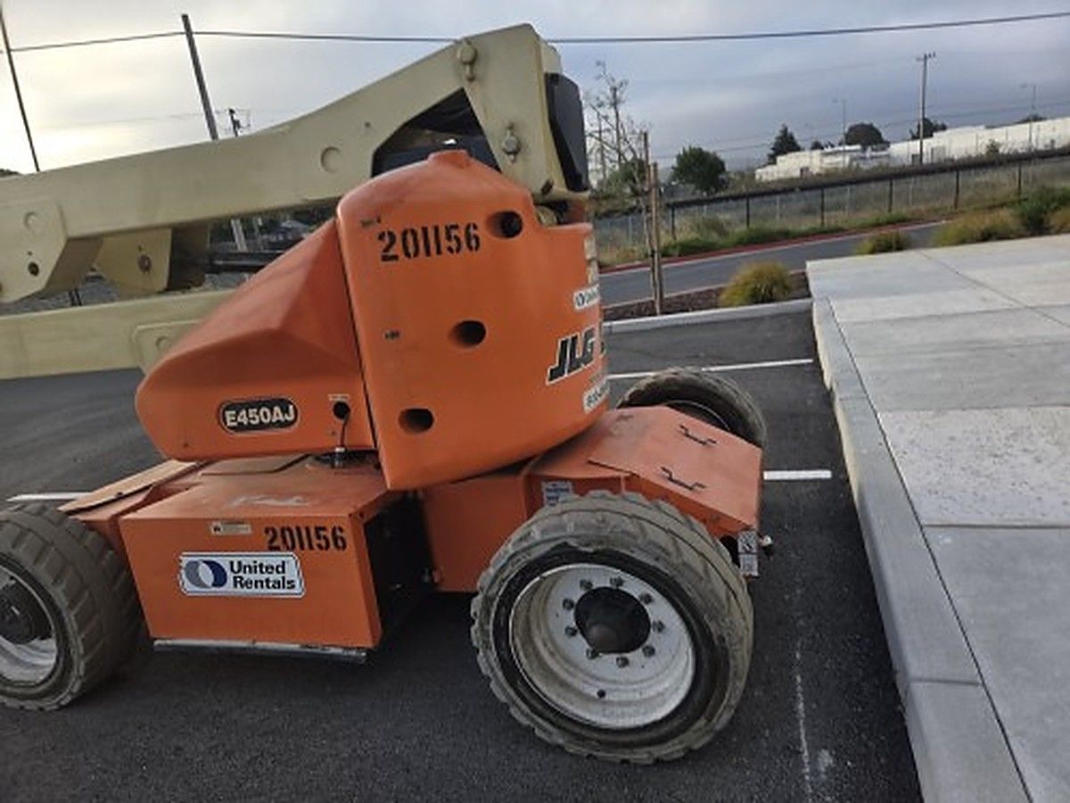 JLG E450AJ photo 4