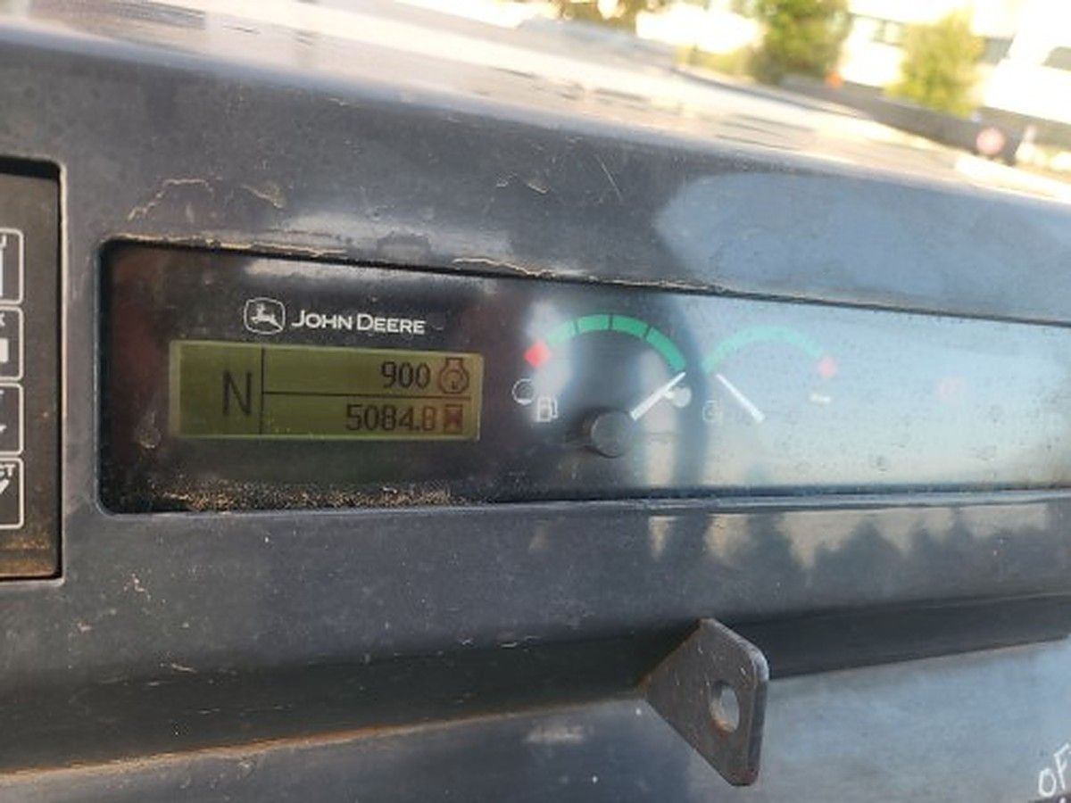 JOHN DEERE 210L EP photo 2