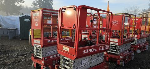 2017 MEC 1330SE Scissor Lift 10-13' Electric