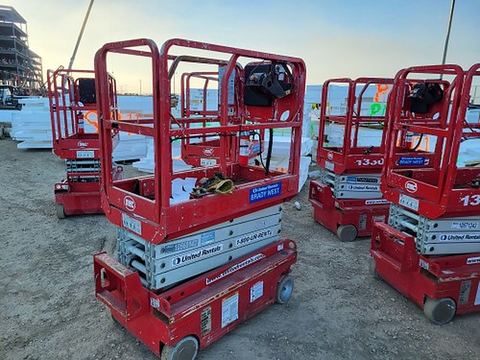 2017 MEC 1330SE Scissor Lift 10-13' Electric