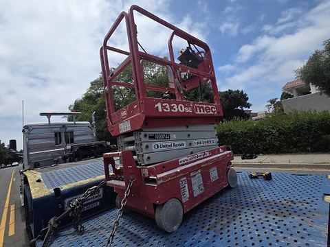 2017 MEC 1330SE Scissor Lift 10-13' Electric