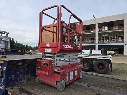 2017 MEC 1330SE Scissor Lift 10-13' Electric