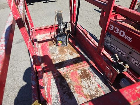 2017 MEC 1330SE Scissor Lift 10-13' Electric