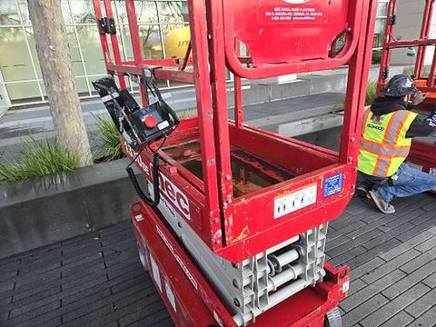 2017 MEC 1330SE Scissor Lift 10-13' Electric