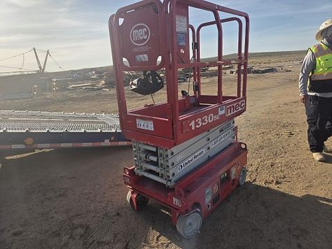 2017 MEC 1330SE Scissor Lift 10-13' Electric