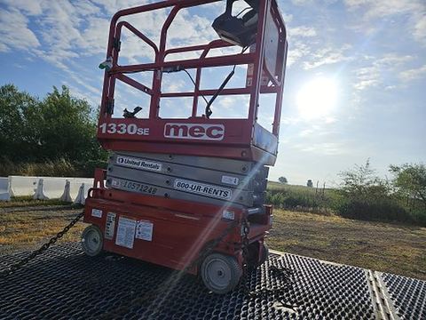 2017 MEC 1330SE Scissor Lift 10-13' Electric