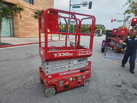 2017 MEC 1330SE Scissor Lift 10-13' Electric