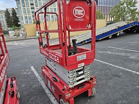 2017 MEC 1330SE Scissor Lift 10-13' Electric