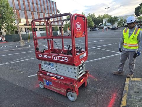 2017 MEC 1330SE Scissor Lift 10-13' Electric
