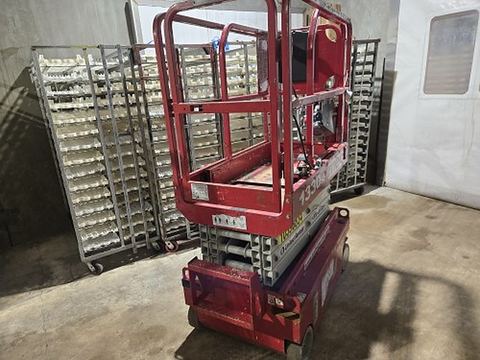 2017 MEC 1330SE Scissor Lift 10-13' Electric