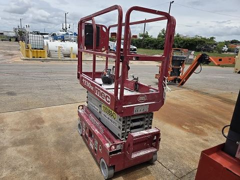 2017 MEC 1330SE Scissor Lift 10-13' Electric
